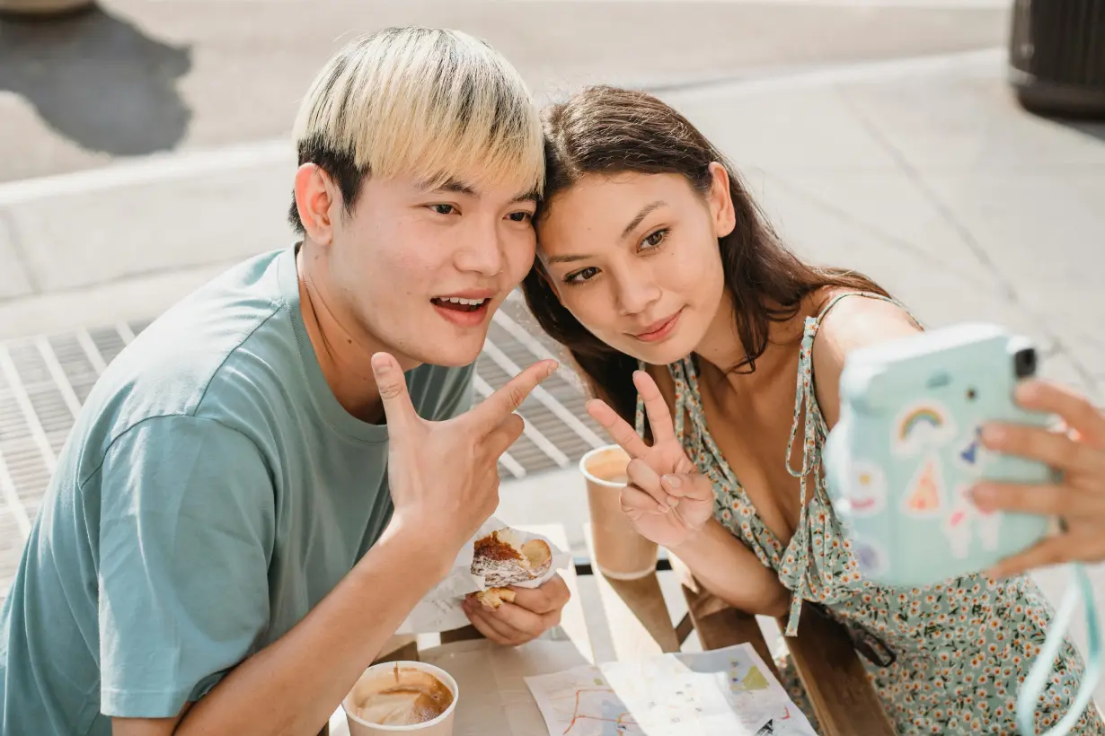 Spicyflings: cute couple drinking coffee and taking selfie