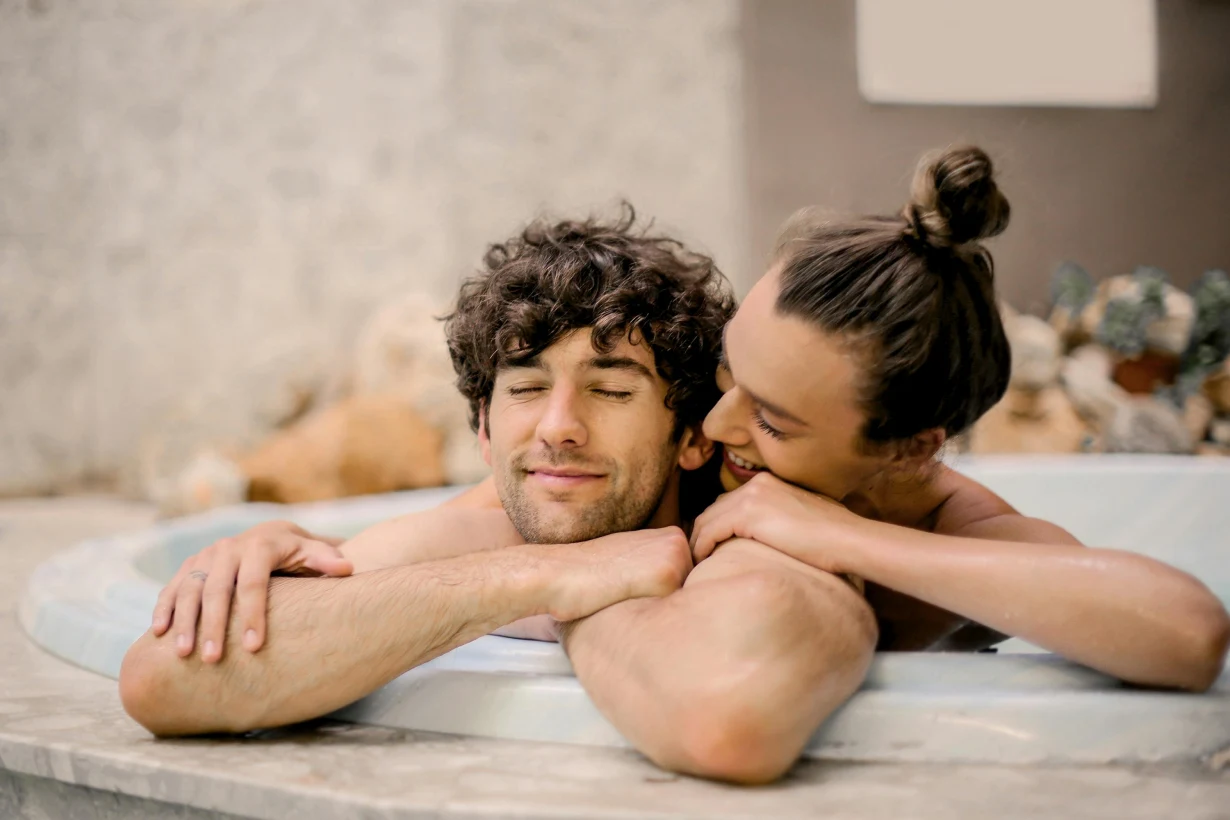 Secretloversnearby: Couple in love enjoying the moment at the spa